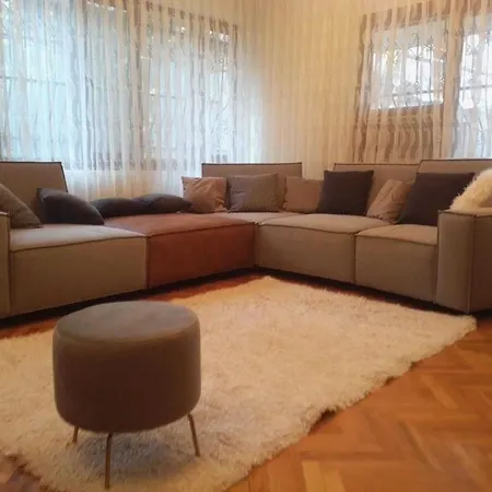 Apartment Ulasim Araclarina Yakin Konforlu Ve Genis Bir Ev... *