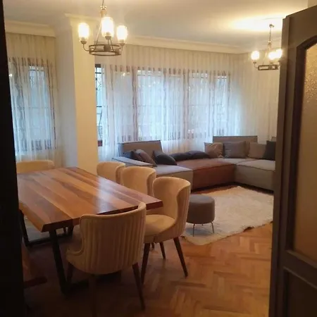 Ulasim Araclarina Yakin Konforlu Ve Genis Bir Ev... Apartment *